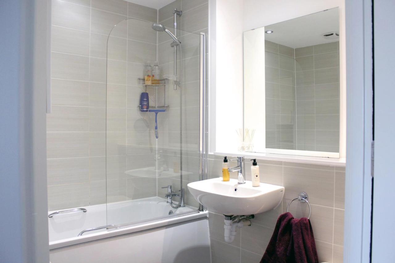 Manchester Escape - Private Room & Bathroom Near Etihad And Coop Arena - Free Secure Parking Luaran gambar